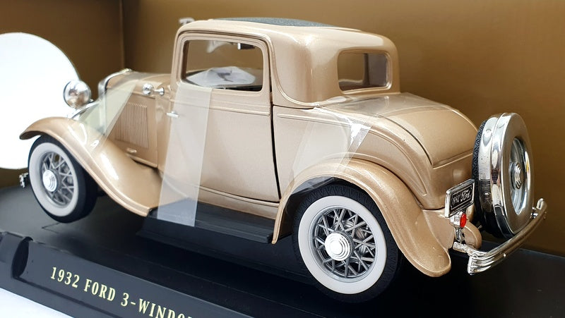 Road Signature 1/18 Scale RS92248 - 1932 Ford 3 Window Coupe - Gold