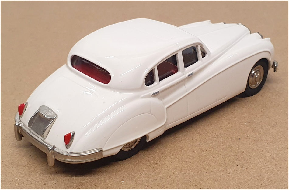 Gems & Cobwebs 1/43 Scale CBT3 - 1959 Jaguar MK IX - White