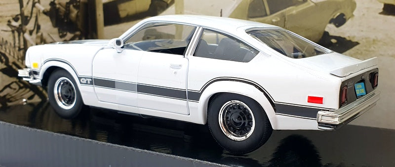 Motor Max 1/24 Scale 79048 - 1974 Chevrolet Vega GT - White