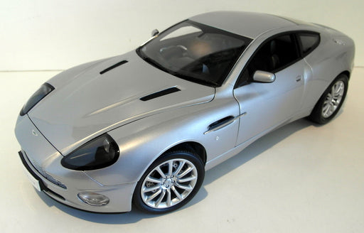 Kyosho 1/12 Scale Diecast 08603S2 Aston Martin V12 Vanquish Road Version Silver