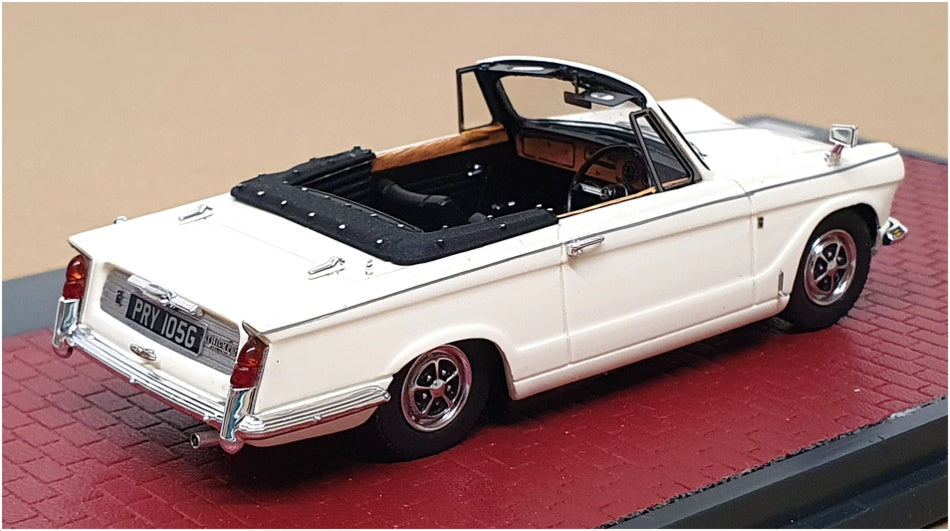 Matrix 1/43 Scale MX41902-031 - 1968-71 Triumph Vitesse MkII Convertible - White