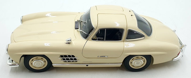 Minichamps 1/18 scale Diecast DC8524A - Mercedes-Benz 300 SL - Cream