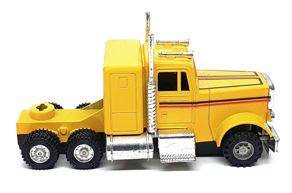 Zee Toys 1/56 Scale 29553 - Freightliner Motorized Power Rig - Yellow