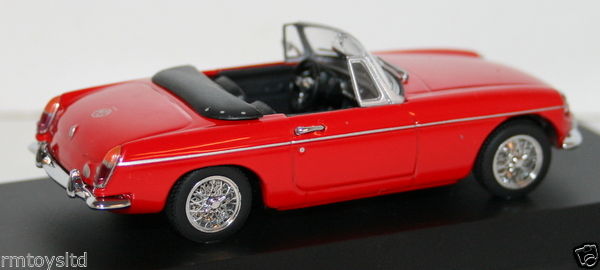 MINICHAMPS 1/43 SCALE - 430131032 - MG B MGB CABRIOLET 1962 / 69 - RED