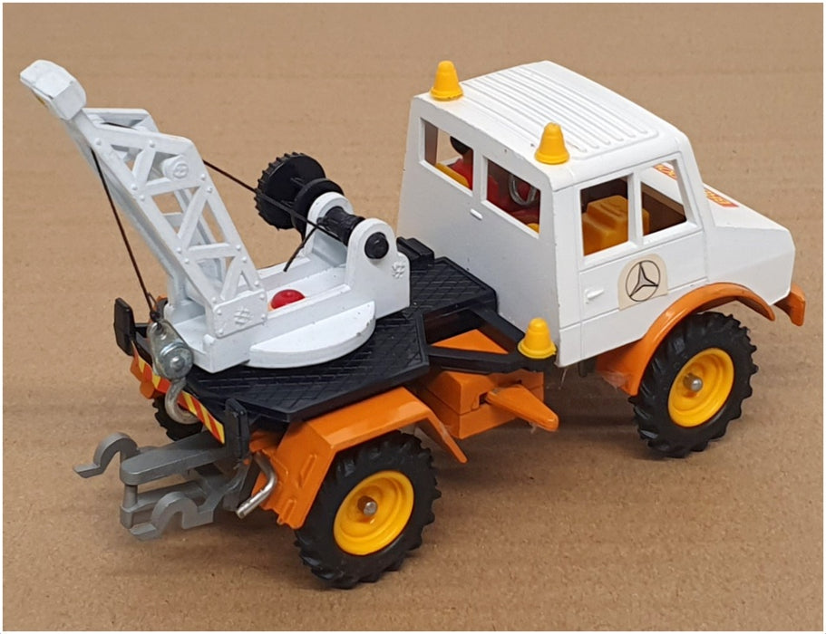 Britains 1/32 Scale 9915 - Mercedes Benz Breakdown Truck - White