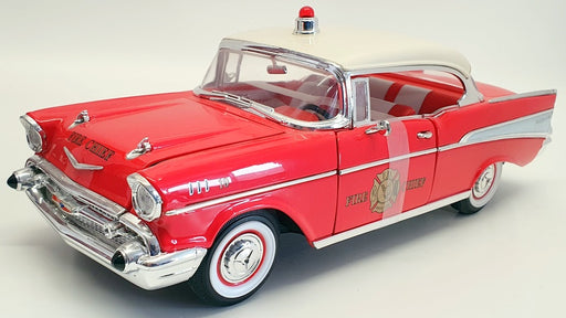 Road Legends 1/18 Scale 92106 - 1957 Chevrolet Bel Air Feuer Chef Chef De Feu