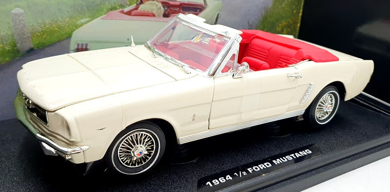 Motor Max 1/18 Scale 79833 007 Goldfinger '64 1/2 Ford Mustang Convertible White