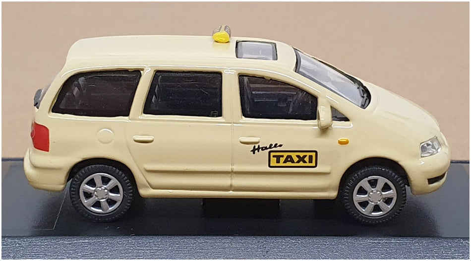 Schuco 1/87 Scale 25428 - VW Volkswagen Sharan Taxi - Cream