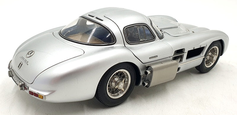 CMC 1/18 Scale Diecast M-088 - Mercedes-Benz 300 SLR 1955 Uhlenhaut - Silver