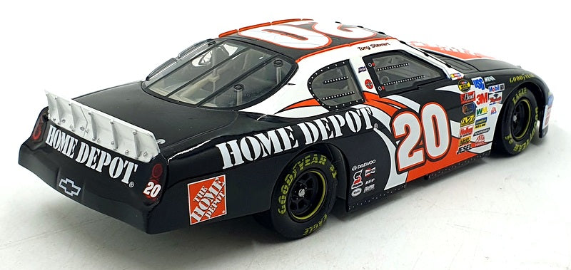 Action 1/24 Scale 402482 - Chevrolet Monte Carlo 2004 Home Depot NASCAR #20