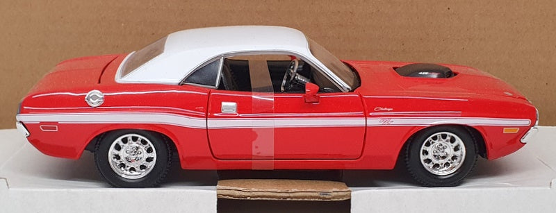 Maisto 1/24 Scale 31263 - 1970 Dodge Challenger R/T Coupe - Red/White