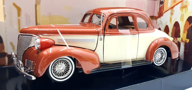 Motor Max 1/24 Scale 79028 - 1939 Chevrolet Coupe - Bronze/Cream