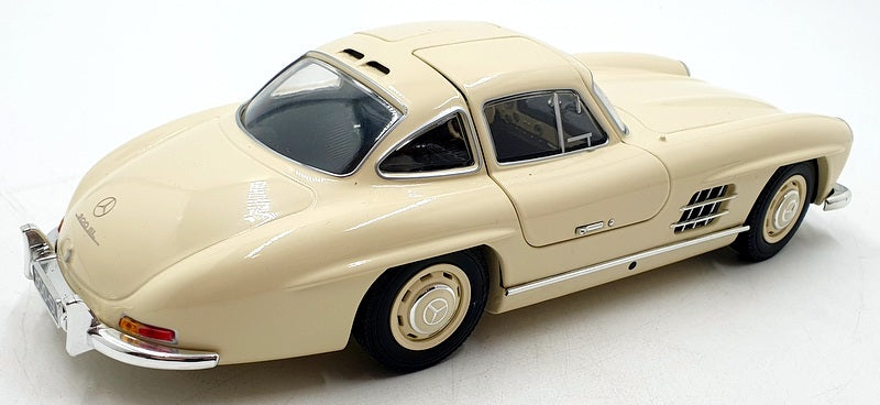 Minichamps 1/18 scale Diecast DC8524A - Mercedes-Benz 300 SL - Cream