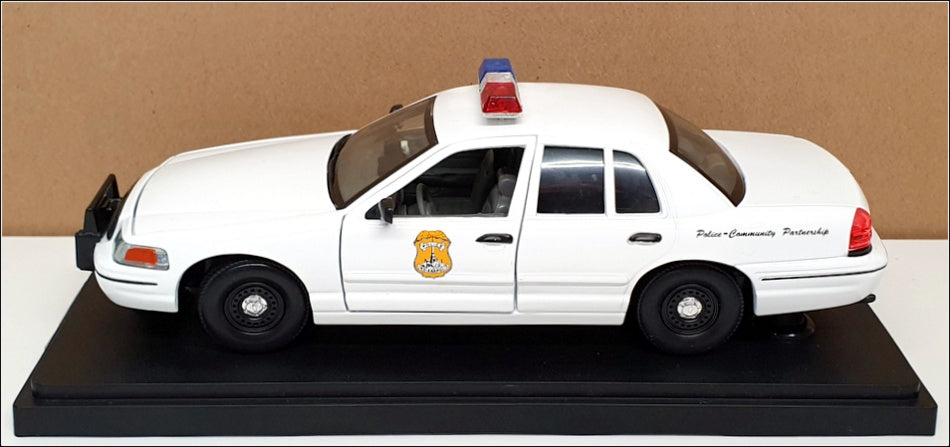 Classic Metal Works 1/24 Scale 23822S - Ford Crown Victoria Police Indianapolis