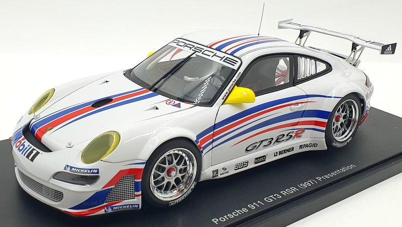 Autoart 1/18 Scale diecast 80770 - Porsche 911 GT3 RSR 997 Presentation