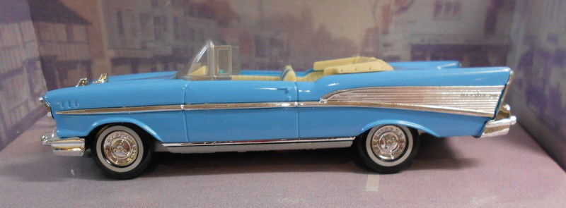 Dinky 1/43 Scale Diecast Model DY27 1957 CHEVROLET CONVERTIBLE