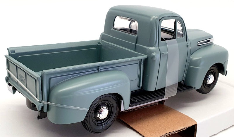 Maisto 1/25 Scale Model Car 31935 - 1948 Ford F-1 Pickup