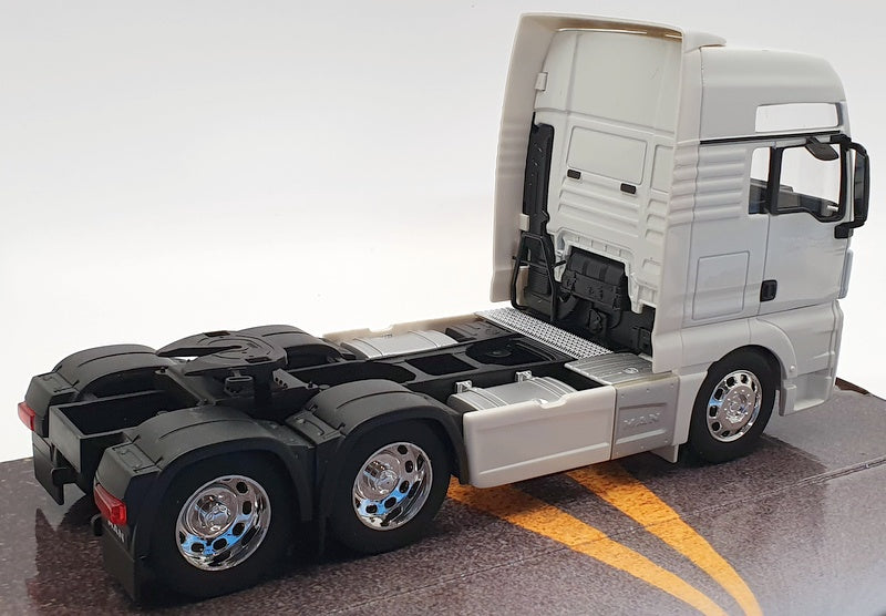 Welly 1/32 Scale Model Truck 32650L - Man TGX - White