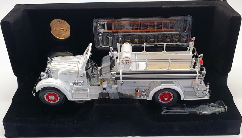 Road Signature 1/24 Scale 20098 - 1935 Mack Type 75BX - White