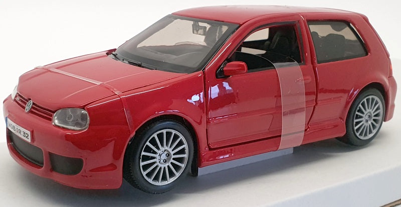 Maisto 1/24 Scale Model Car #31290 - 2002 Volkswagen Golf R32 - Red