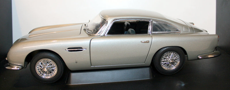 Autoart 1/18 Scale 70020 Aston Martin DB5 Silver 007 James Bond Goldfinger