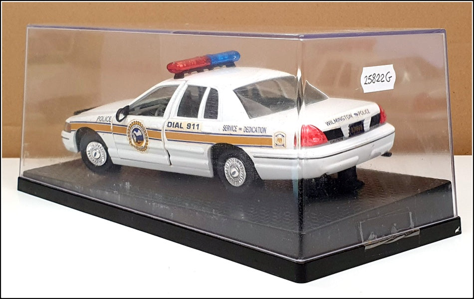 Classic Metal Works 1/24 Scale 25822G - Ford Crown Victoria Police - Wilmington