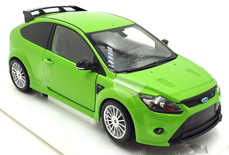 Minichamps 1/18 Scale Diecast 100 080001 - Ford Focus RS 2010 - Met Green