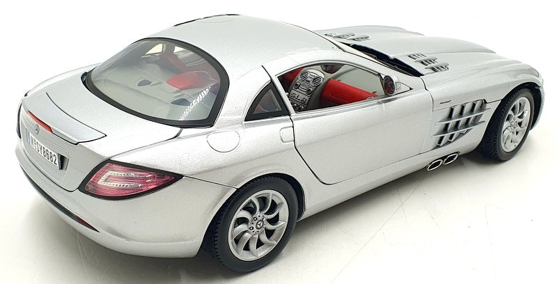 Motormax 1/12 Scale diecast 73004 - Mercedes Benz McLaren SLR Metallic Silver