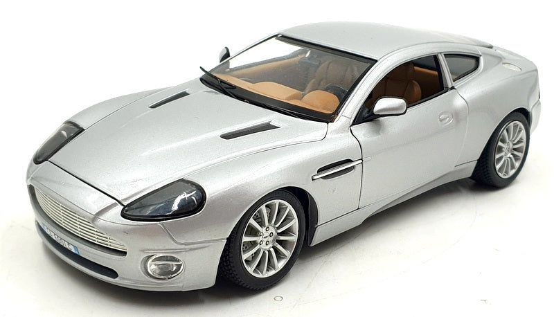 Burago 1/18 Scale Diecast DC18722A Aston Martin Vanquish - Silver With ...