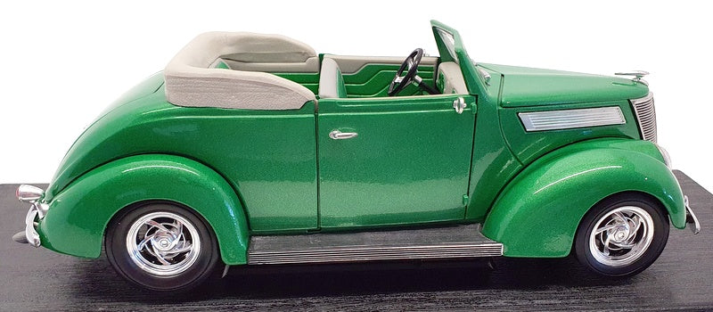 Road Signature 1/18 Scale Model Car 92238 - 1937 Ford Convertible - Met Green