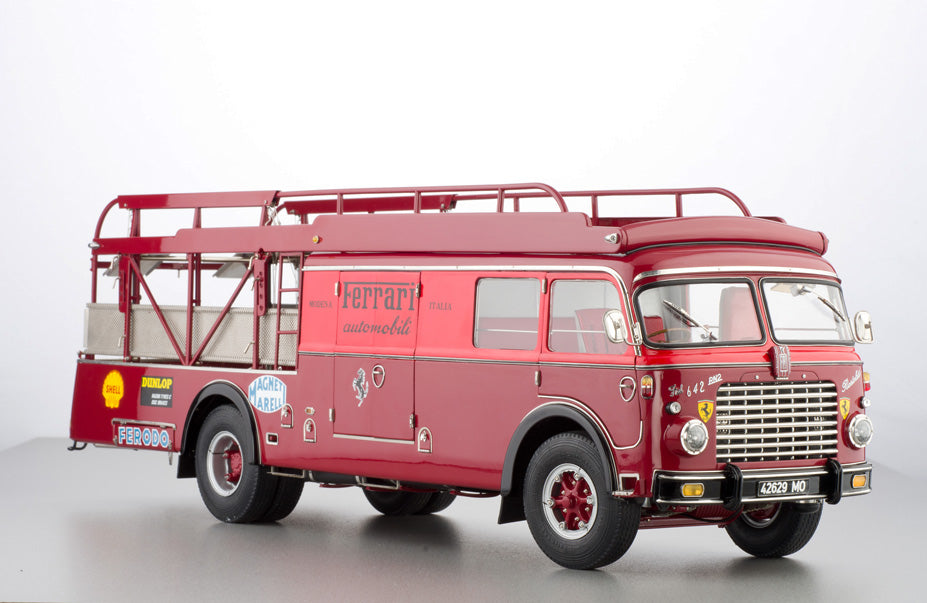 CMC 1/18 Scale M-084 - Ferrari RennTransporter Typ Fiat 642 RN2 Bartoletti 1957