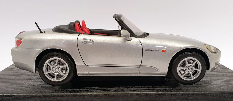 Maisto 1/18 Scale Diecast - 31879 Honda S2000 Roadster Japanese Version Silver