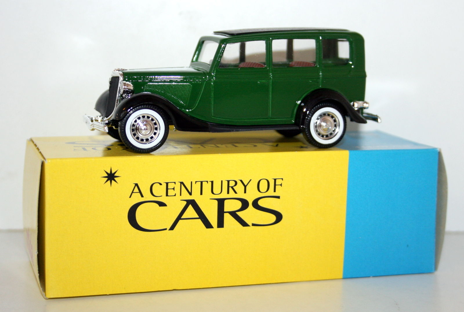 SOLIDO 1/43 - AEI2594 FORD V8 1936 - GREEN