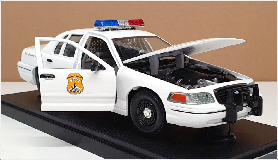 Classic Metal Works 1/24 Scale 23822S - Ford Crown Victoria Police Indianapolis