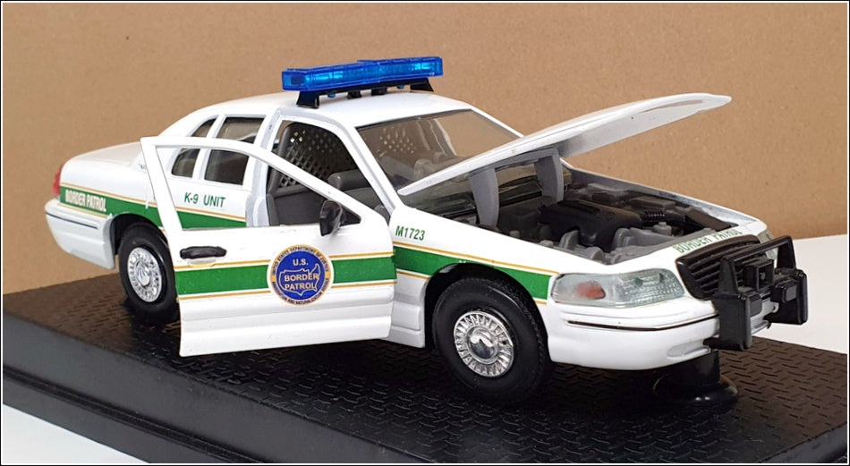 Classic Metal Works 1/24 Scale 23822X - Ford Crown Victoria - US Border Patrol