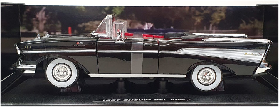 Motormax 1/18 Scale 79831 - 1957 Chevrolet Bel Air Bond 007 Dr. No - Black