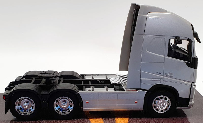 Welly 1/32 Scale Model Truck 32690L - Volvo FH - Silver