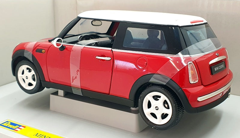 Revell 1/18 08424 Mini Cooper - Red/White