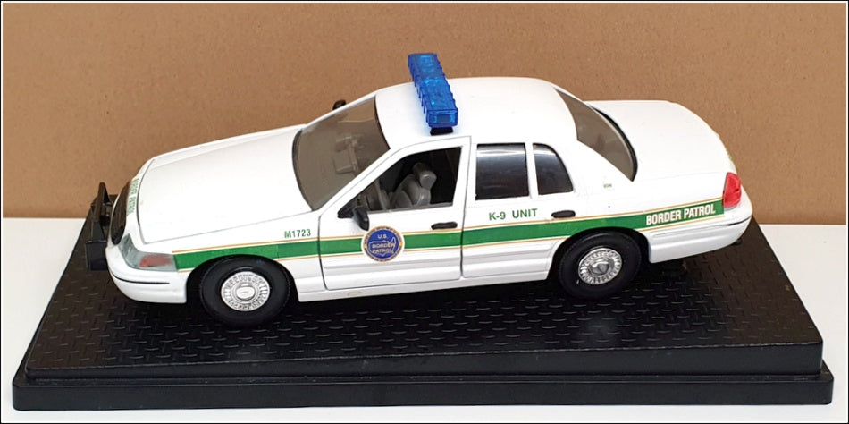 Classic Metal Works 1/24 Scale 23822X - Ford Crown Victoria - US Border Patrol