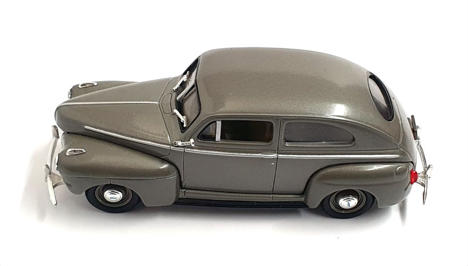 Unknown Brand 1/43 Scale Diecast UKN01G - 1941 Ford Tudor - Grey