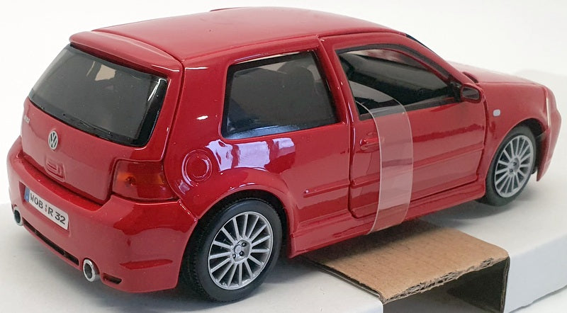 Maisto 1/24 Scale Model Car #31290 - 2002 Volkswagen Golf R32 - Red