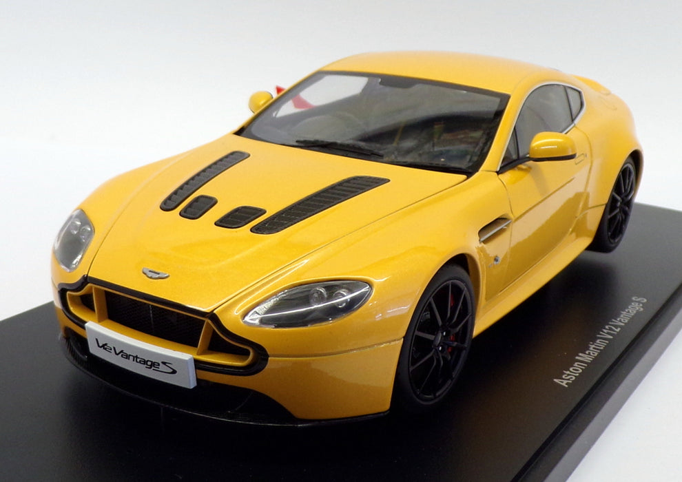 Autoart 1/18 Scale 70252 - 2015 Aston Martin V12 Vantage S - Yellow Tang