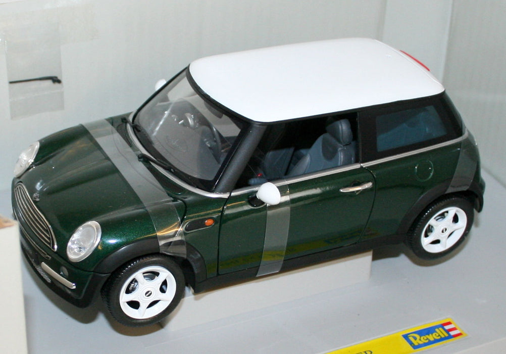 REVELL 1/18 08423 MINI COOPER GREEN