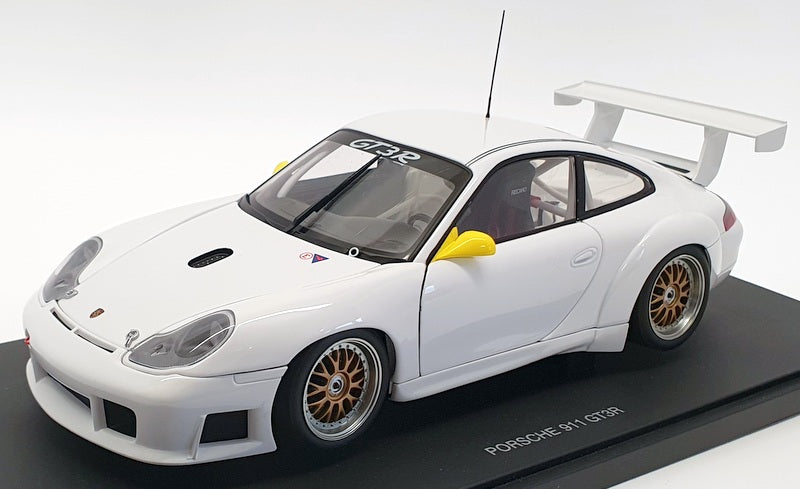 Autoart 1/18 Scale 77822 - Porsche 911 GT3R Upgraded Version - White