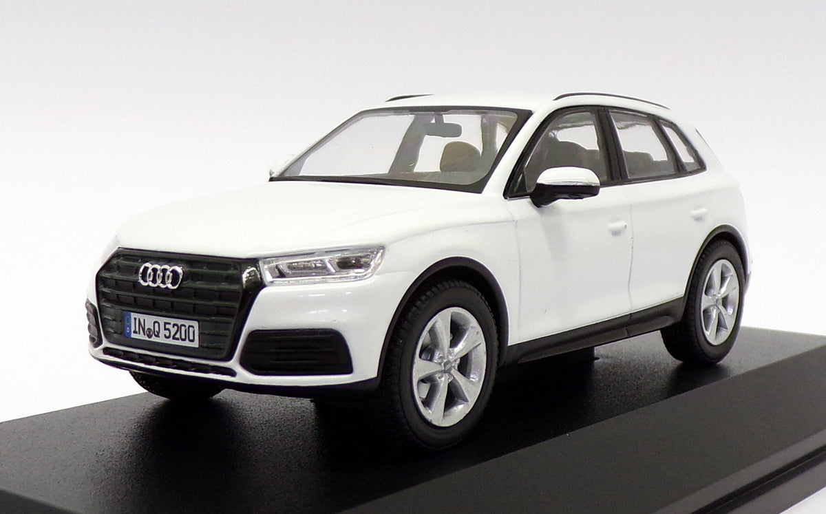 I-Scale 1/43 Scale Model Car 501.16.056.31 - Audi Q5 - Ibis White