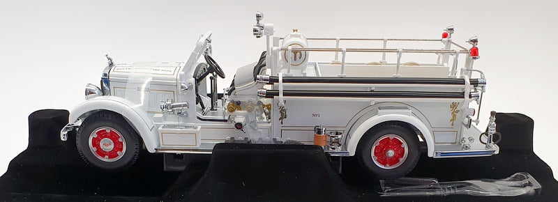 Road Signature 1/24 Scale 20098 - 1935 Mack Type 75BX - White