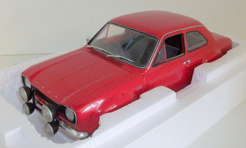 MINICHAMPS 1/18 - 100 688101 FORD ESCORT 1 RS 1600 AVO 1970 - RED