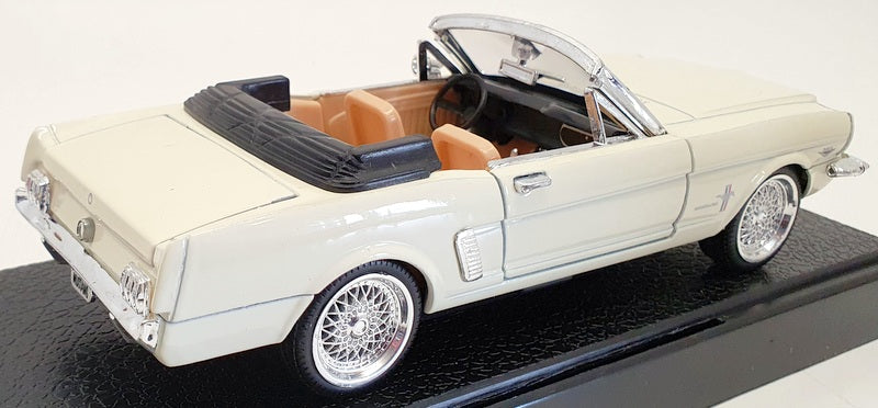 Sunnyside 1/24 Scale Model Car SS7711W - 1965 Ford Mustang - White