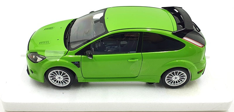 Minichamps 1/18 Scale Diecast 100 080001 - Ford Focus RS 2010 - Met Green