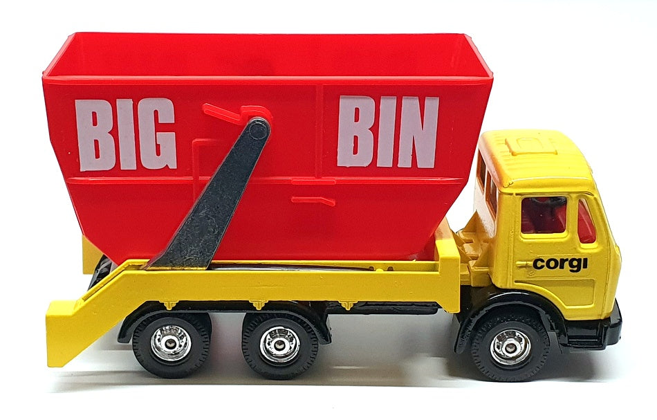 Corgi 14cm Long Diecast 1119 - Mercedes Benz Loadlugger Truck - Yellow/Red